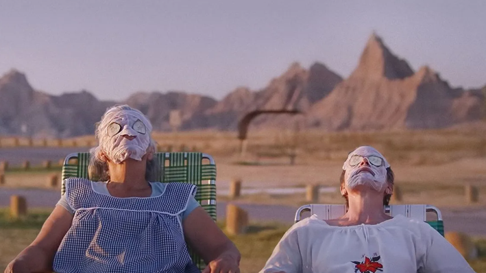 Review Film Nomadland: Perjalanan Kesepian Amerika Modern